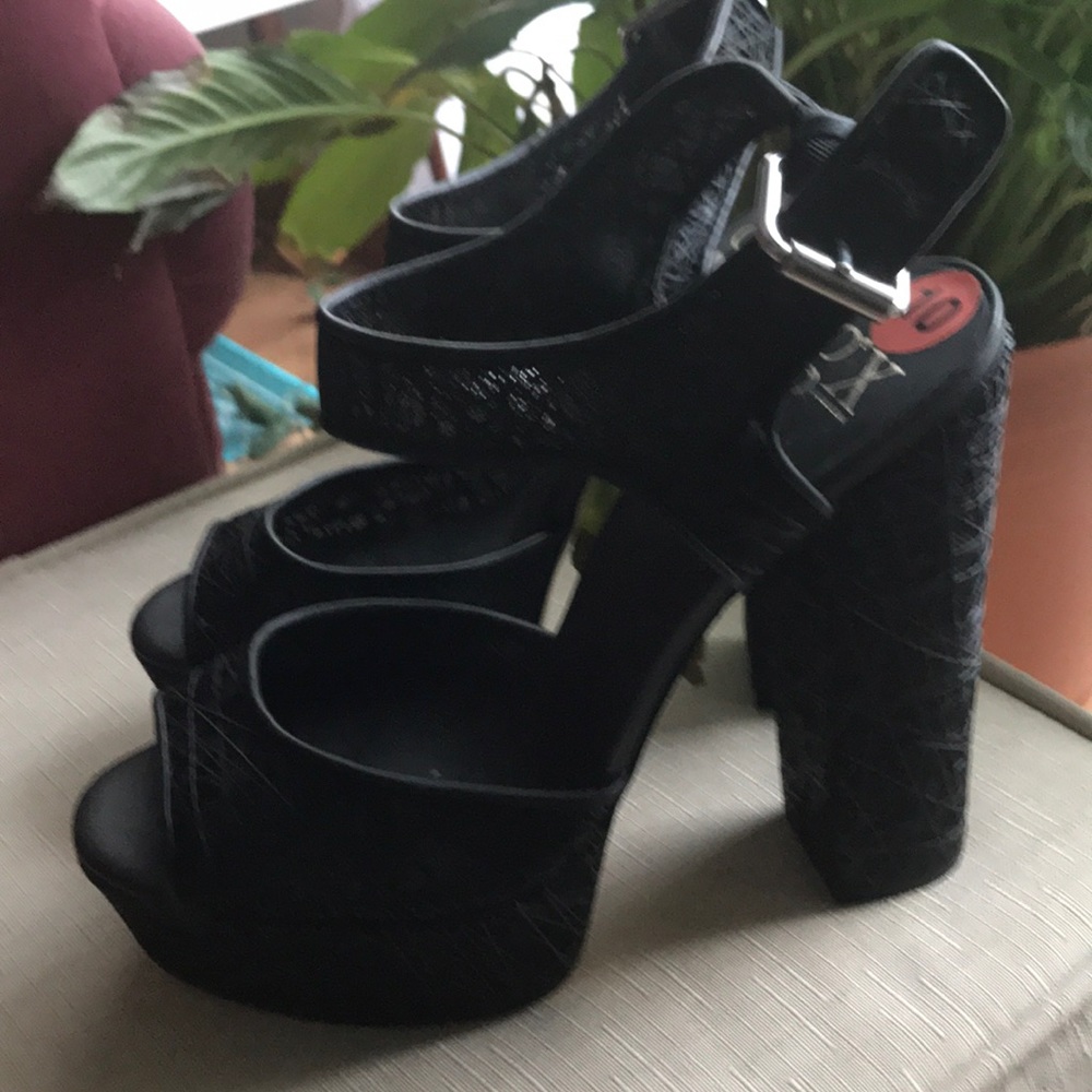 Gwen Stefani Black textured strappy heels